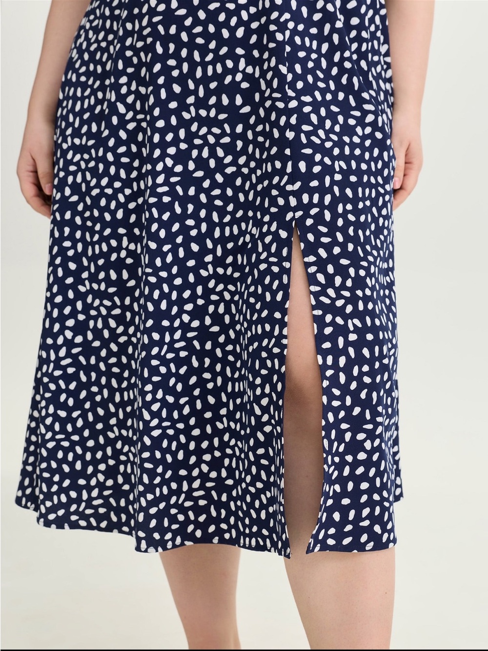 BloomChic Navy Dot Sweetheart Midi Dress with Puff Sleeves size 1X (14-16) - Picture 4 of 12